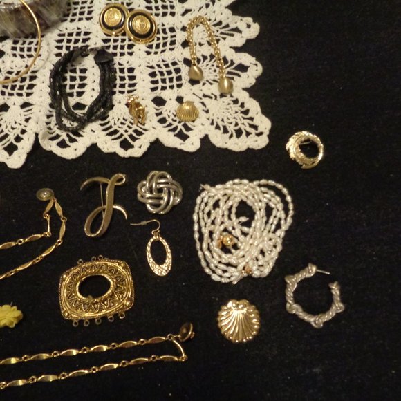 RETRO JEWELRY, PARTS PIECES CROCHET LOT - Picture 2 of 8